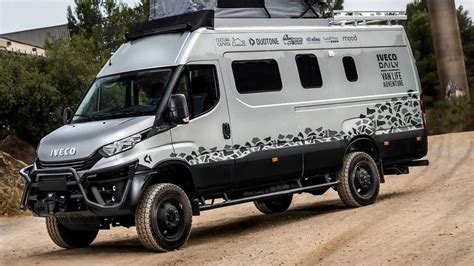 Iveco Daily 4x4 in un ambiente sterrato