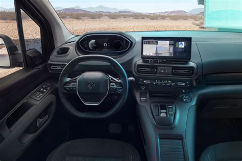 Interni Peugeot Rifter con i-Cockpit e schermo centrale