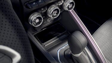 Porte USB-C nella consolle centrale della Renault Clio