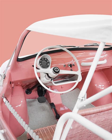 Fiat 500 Spiaggina rosa con interni in rattan