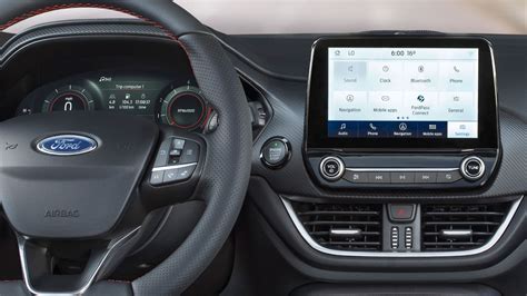 Interni Ford Puma con display infotainment e strumentazione digitale