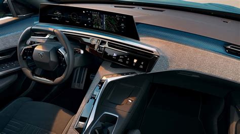 Interni Peugeot 3008 con i-Cockpit e schermo centrale da 10 pollici