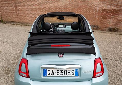 Fiat 500C vista laterale con capote aperta
