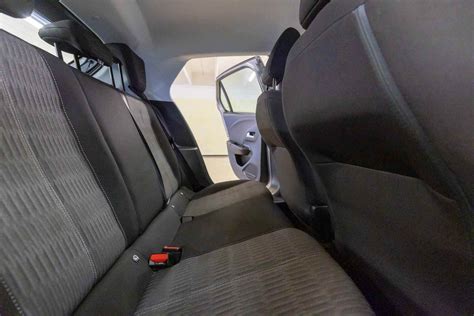 Spazio gambe e testa sedili posteriori Opel Corsa