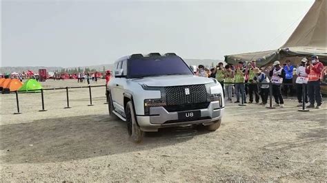 Yangwang U8 che effettua un tank turn