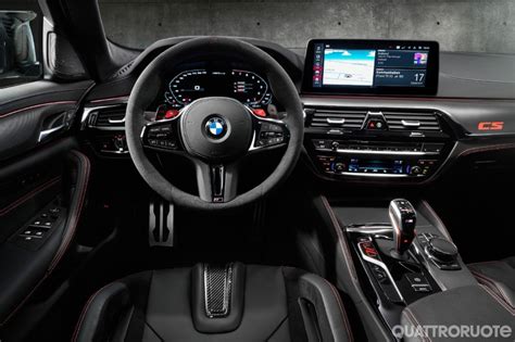 Interni BMW M5 CS con sedili in carbonio