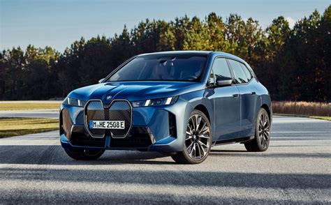 Grafico di confronto autonomia BMW iX con concorrenti