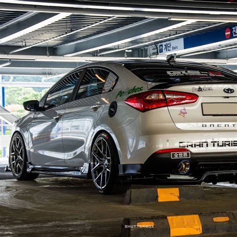 Kia Forte con elementi di tuning