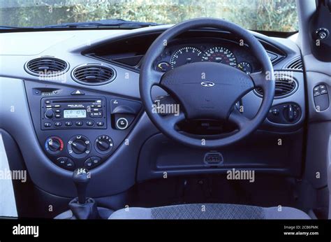 Ford Focus Mk1 interior dashboard