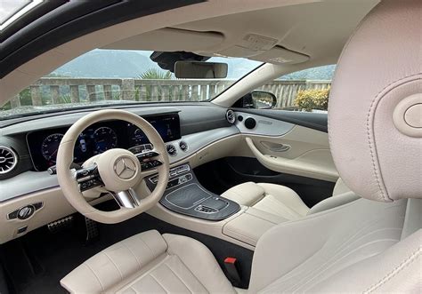 Interni Mercedes Classe E W213 con doppio display