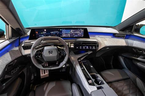 Interni Peugeot 3008 con Panoramic i-Cockpit