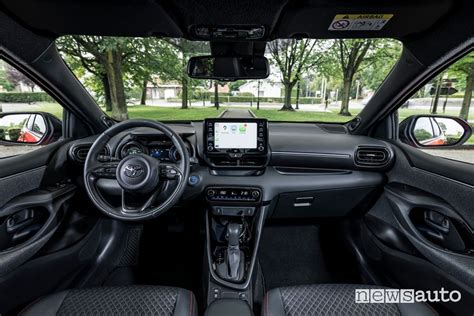 Plancia e Infotainment Toyota Yaris ultima generazione
