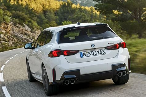 Vista posteriore BMW Serie 1 M Sport con doppio scarico