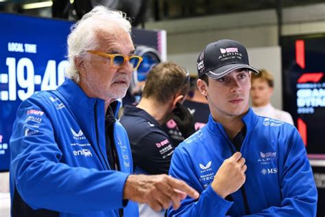Flavio Briatore e la monoposto Alpine