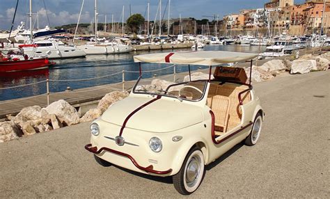 Interni della Fiat 500 Jolly con sedili in vimini