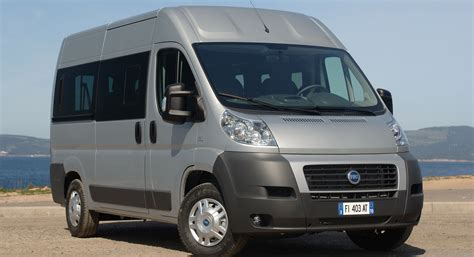 Vista laterale di un Fiat Ducato 250