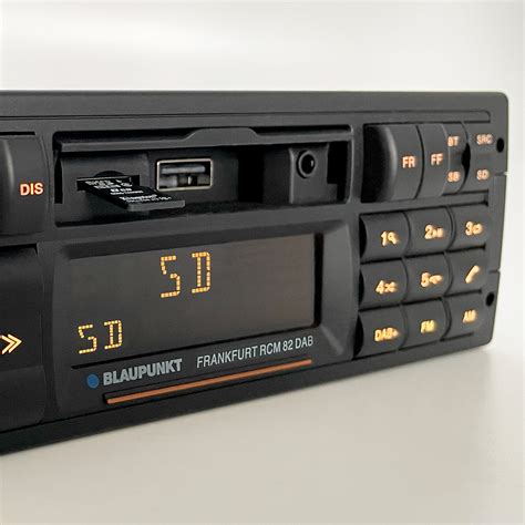 Etichetta laterale radio Blaupunkt con numero di serie
