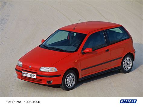 Illustrazione stilizzata di una Fiat Punto di prima generazione