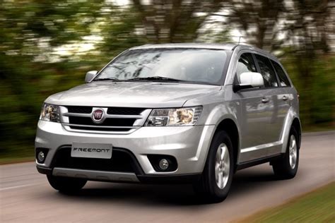 Fiat Freemont in movimento su strada
