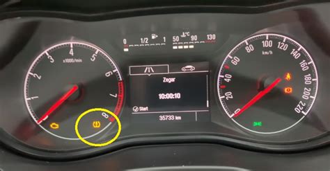 Quadro strumenti Opel Corsa con spia TPMS accesa