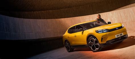 Ford Capri originale e il nuovo SUV elettrico