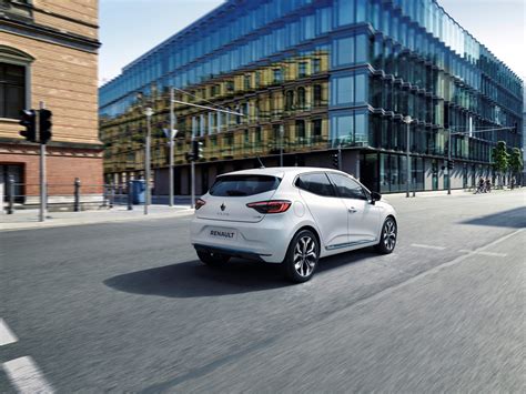 Renault Clio E-Tech in città