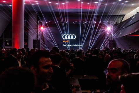 Auditorium gremito durante l'inaugurazione della nuova sede Audi a Monza