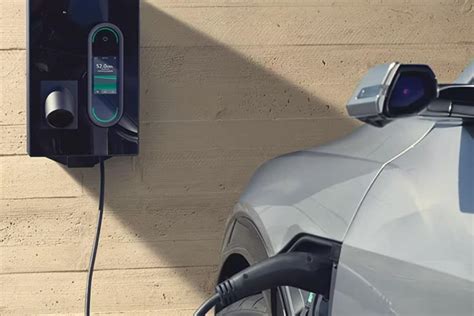 Dettaglio delle postazioni di ricarica per auto elettriche presso il nuovo terminal Audi