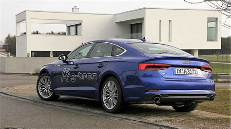 Audi A5 g-tron in strada