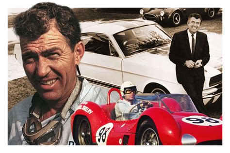 Carroll Shelby al lavoro con i suoi meccanici