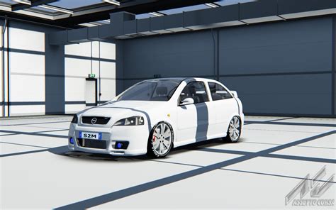 Veduta frontale e laterale di un'Opel Astra G in assetto stradale
