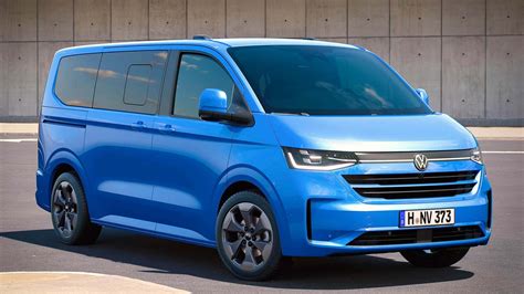Volkswagen Caravelle in contesto urbano