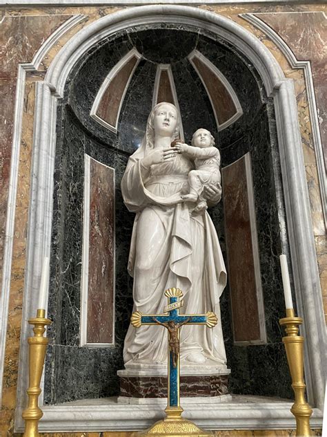 Dettaglio del volto restaurato della statua della Madonna della Mercede