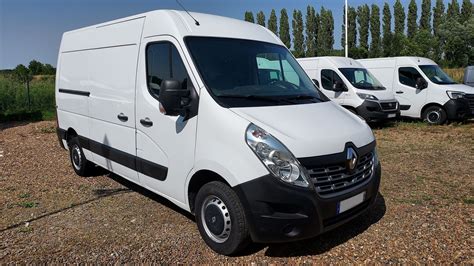Renault Master 3 in primo piano