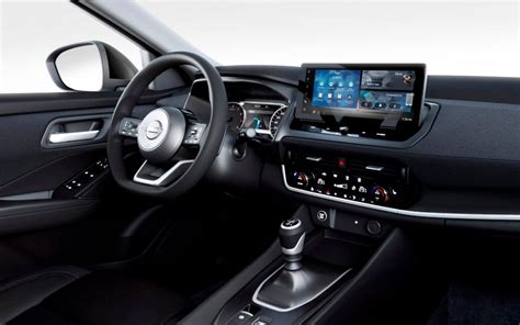 Interni di un Nissan Qashqai 2 con accessori