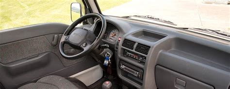 Interni della Subaru Libero con i sedili posteriori ribaltati