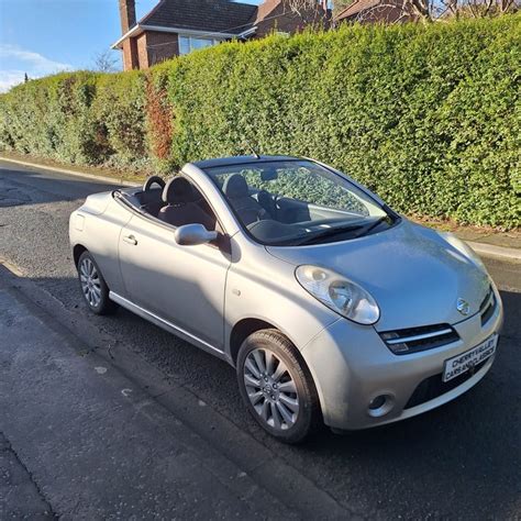 Nissan Micra C+C con tetto aperto