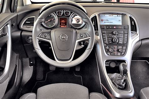 Differenze tra display base e display deluxe/combi Opel Astra J