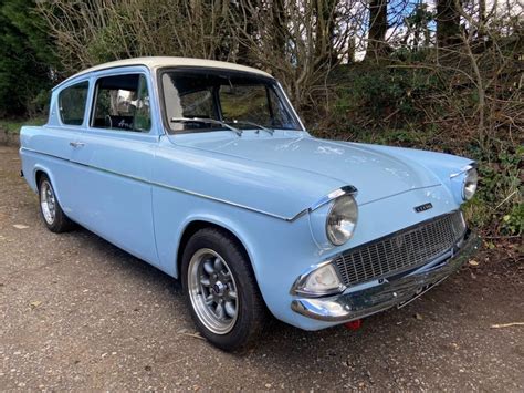 Tavola comparativa modelli Ford Anglia