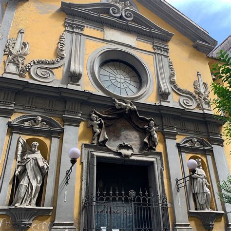 Esterno dell'Istituto Santa Maria della Mercede con dettagli architettonici