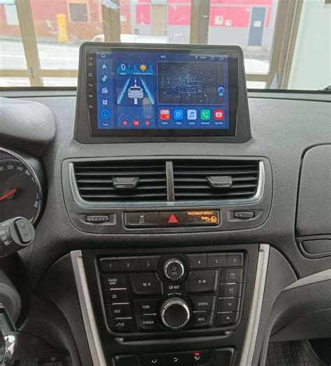 Interni Opel Mokka con autoradio