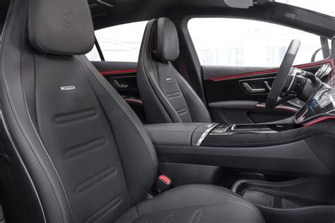 Interni Mercedes A45 AMG sedili sportivi e volante AMG