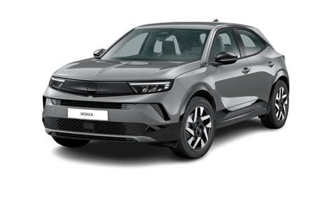 Opel Mokka-e grigia parcheggiata in un concessionario