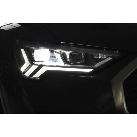 Fari anteriori a LED sdoppiati dell'Audi Q3