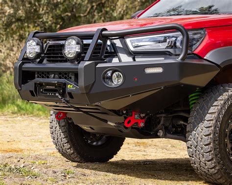 Toyota Hilux con bull bar STEELER®