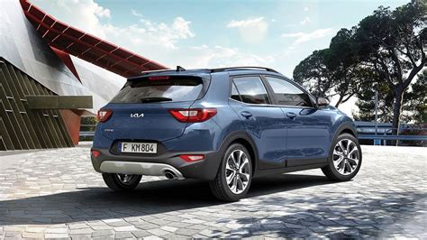 Vista frontale della Kia Stonic con tetto a contrasto