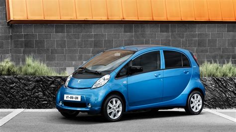 Peugeot iOn in carica