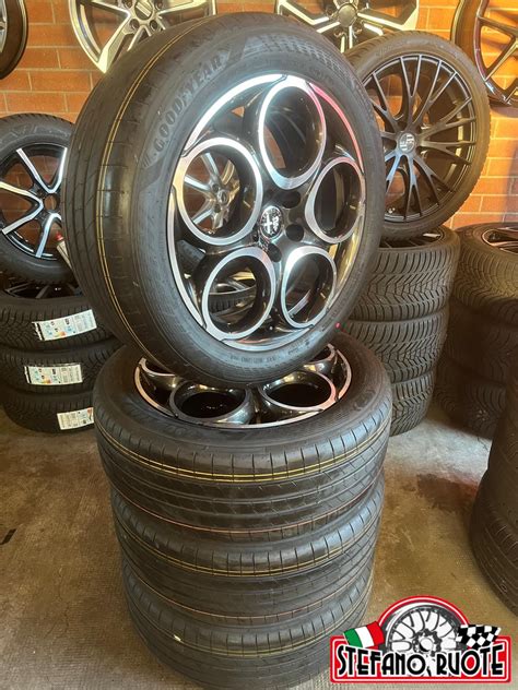 Confronto tra cerchi F1 da 13 e 18 pollici