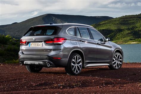 BMW X1 F48 in movimento con indicazione del cambio automatico