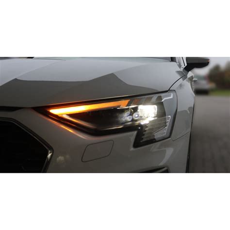 Audi A3 con frecce dinamiche LED